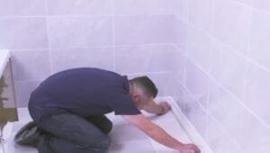 فني تركيب بلاط بجدة