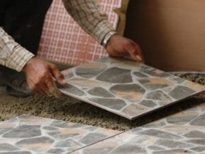 تركيب البلاط بالاسمنت